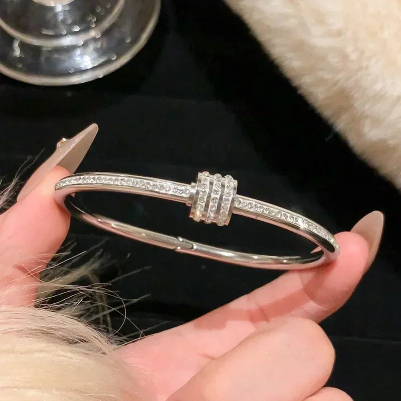 Gold Color Stainless Steel Colorfast Clasp Bracelets for Women Skyful Star Bracelet Light Luxury Paty Jewelry Gifts Wholesale