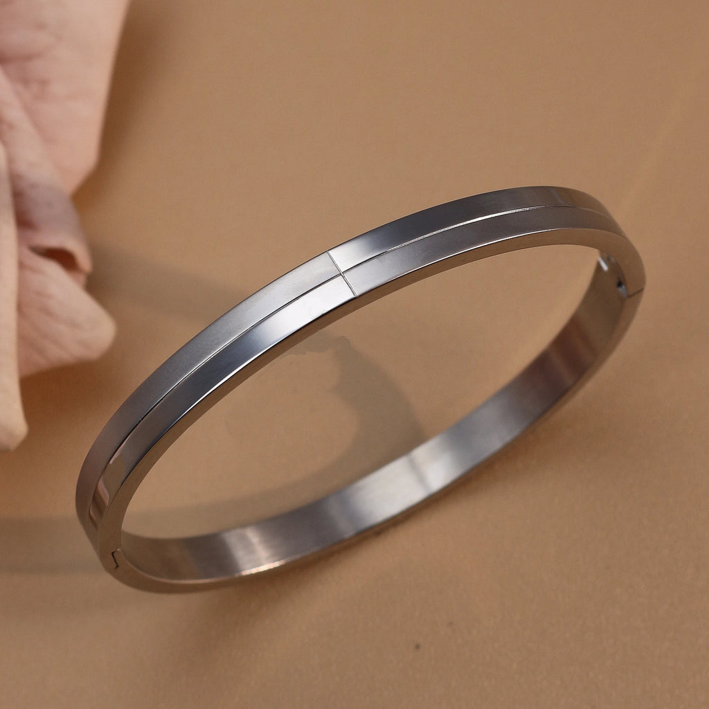 XB-182 Fashion Stainless Steel Plated 18 K Zircon Bracelet Women's Jewellery Party Gifts Wholesale Bangles.