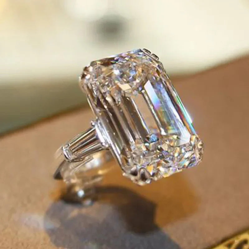 New Sparkling Quadrilateral Geometric Design Ring Light Luxury Personalized Fashion Style Engagement and Wedding Accessories