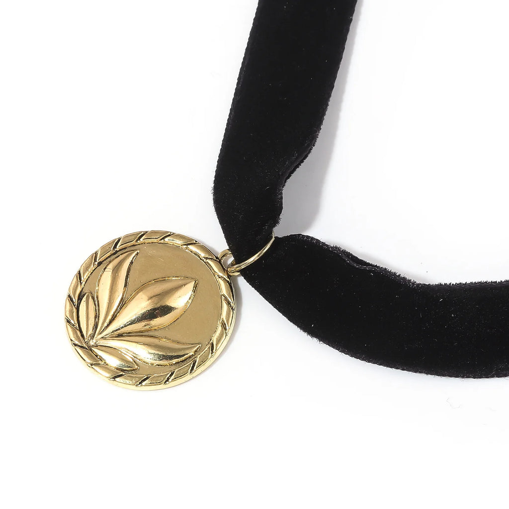 New Anime Necklace Fairy Tale Cosplay Girl Princess Necklace Black Velvet Fabric Metal Pendant Lucky Necklace Jewelry