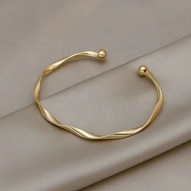 2023 New Fashion Twisted Bracelet Simple Design Opening Bangle Women Fine Fashion Jewelry Wedding Party Jewelry  Gifts Wholesale
