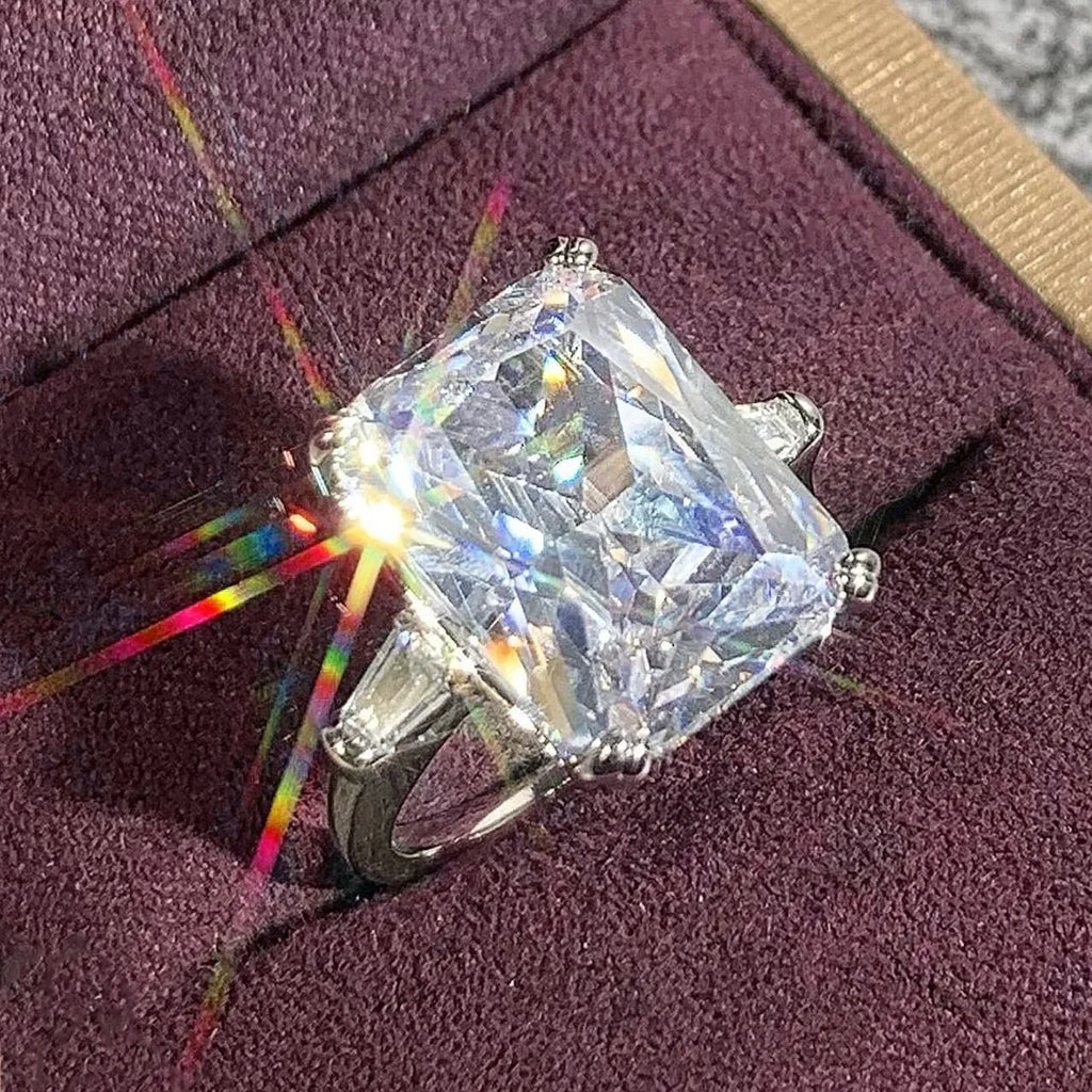 New Sparkling Quadrilateral Geometric Design Ring Light Luxury Personalized Fashion Style Engagement and Wedding Accessories