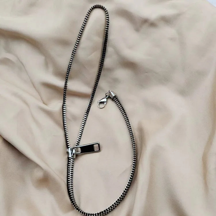 Niche design sense two wear zipper collarbone necklace women's new couple light luxury niche personality sweater chain choker