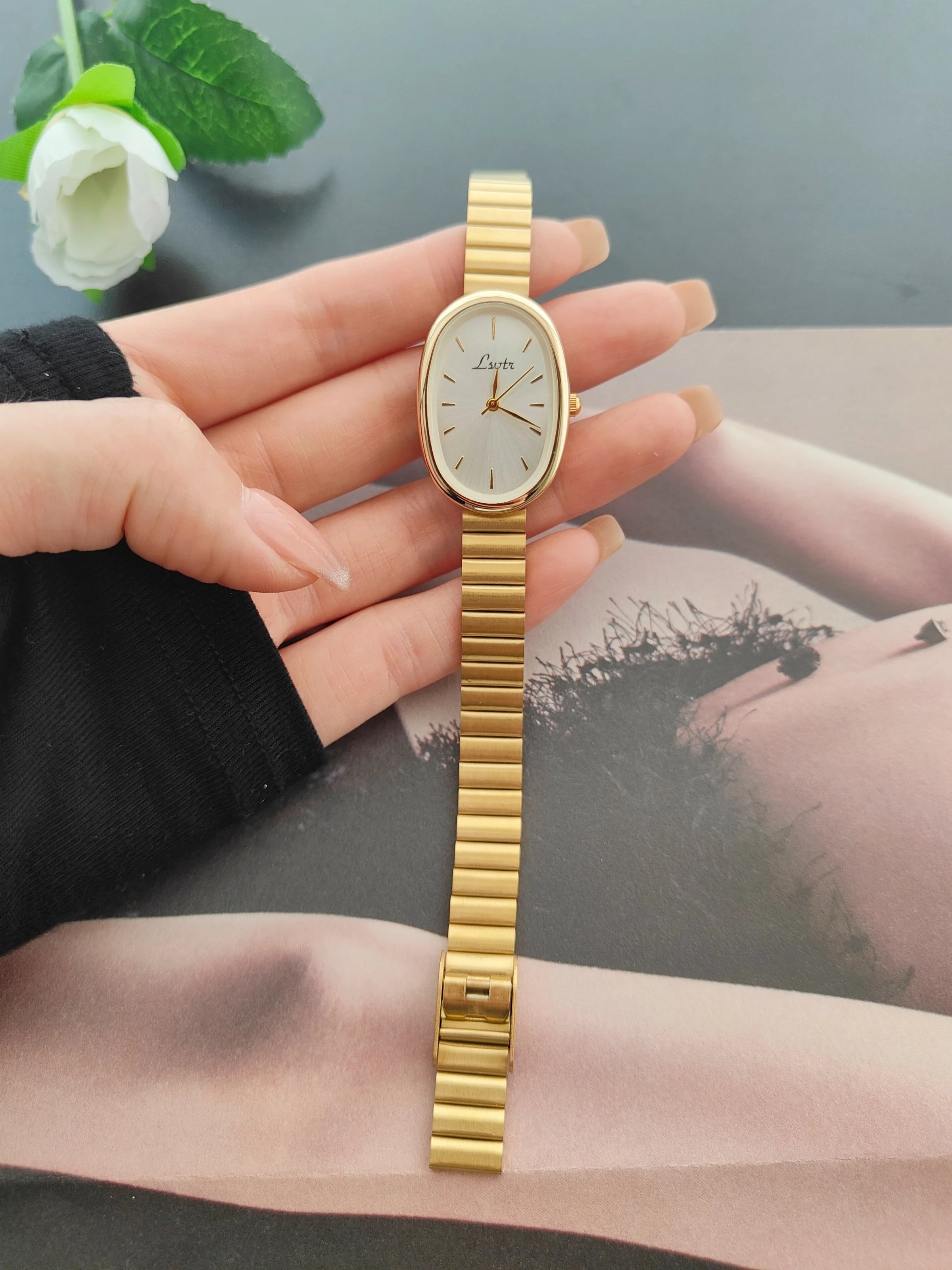 1 Piece of New Fashion Gold Bracelet Women's Watch Retro Luxury Fashion Simple Elegant Accessible Luxury Elegant Versatile Watch Women's Quartz Watch