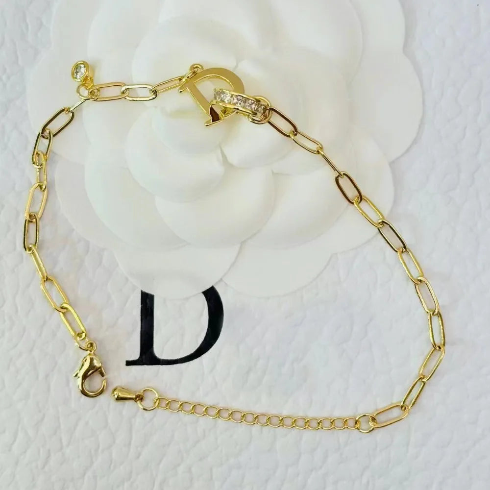 New fashionable women's bracelet, sparkling women's bracelet, suitable for daily wear by women, and a Christmas gift for women.