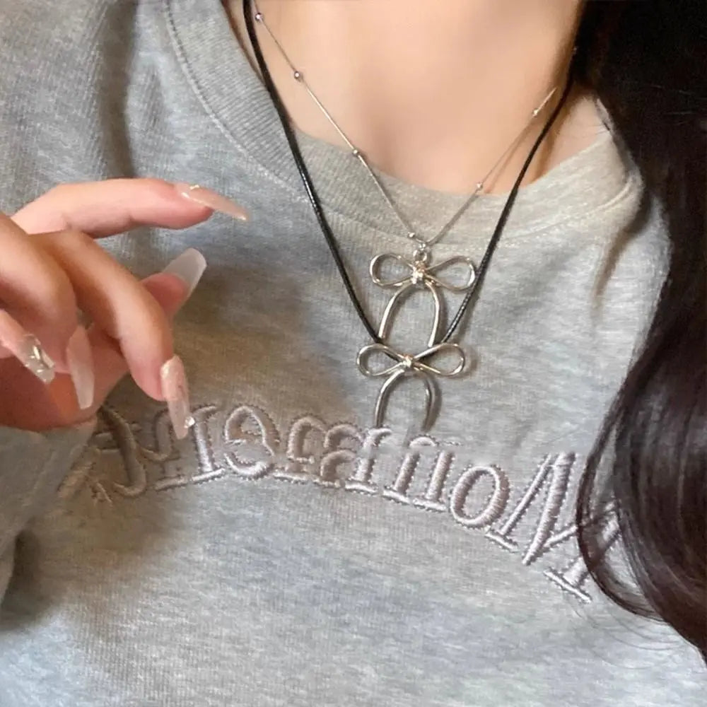New Retro Bow Pendant Necklace Silver Color Fashion Snake Bone Chain Necklace Women Girl Simple Sweater Chain Fashion Jewelry