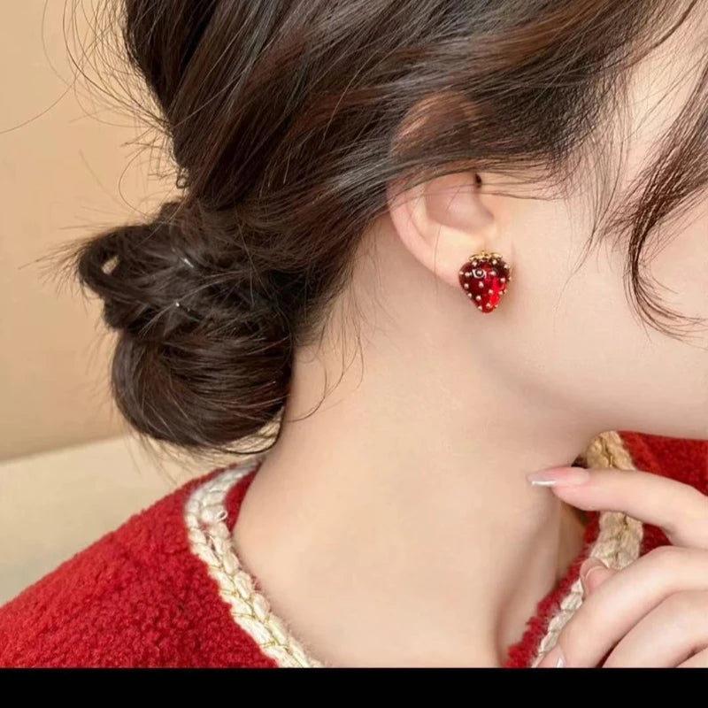 New Women's Necklace Earrings Trendy Temperament Strawberry Autumn and Winter Style Elegant Lady Style Design Niche High-end