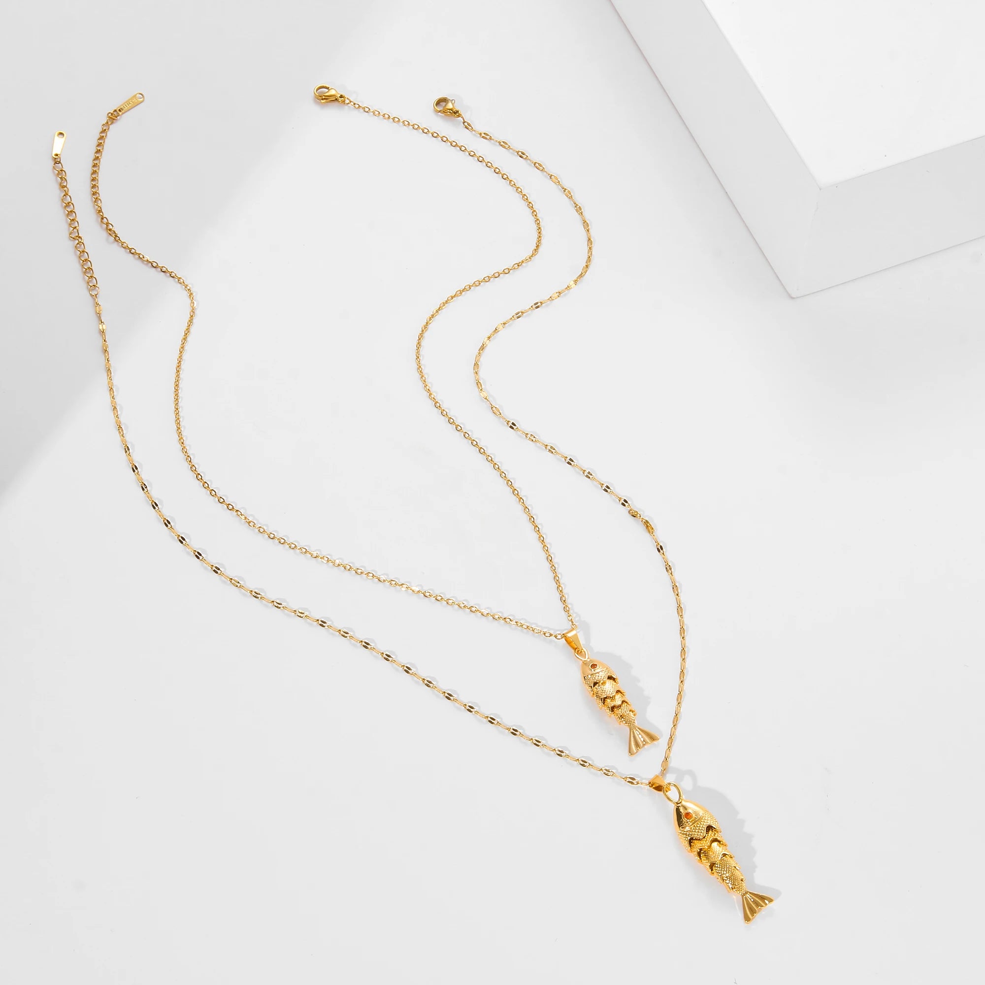 Fashionable Elegant Fish Necklace for Women Cute Dynamic Design European American Style Jewelry Gift