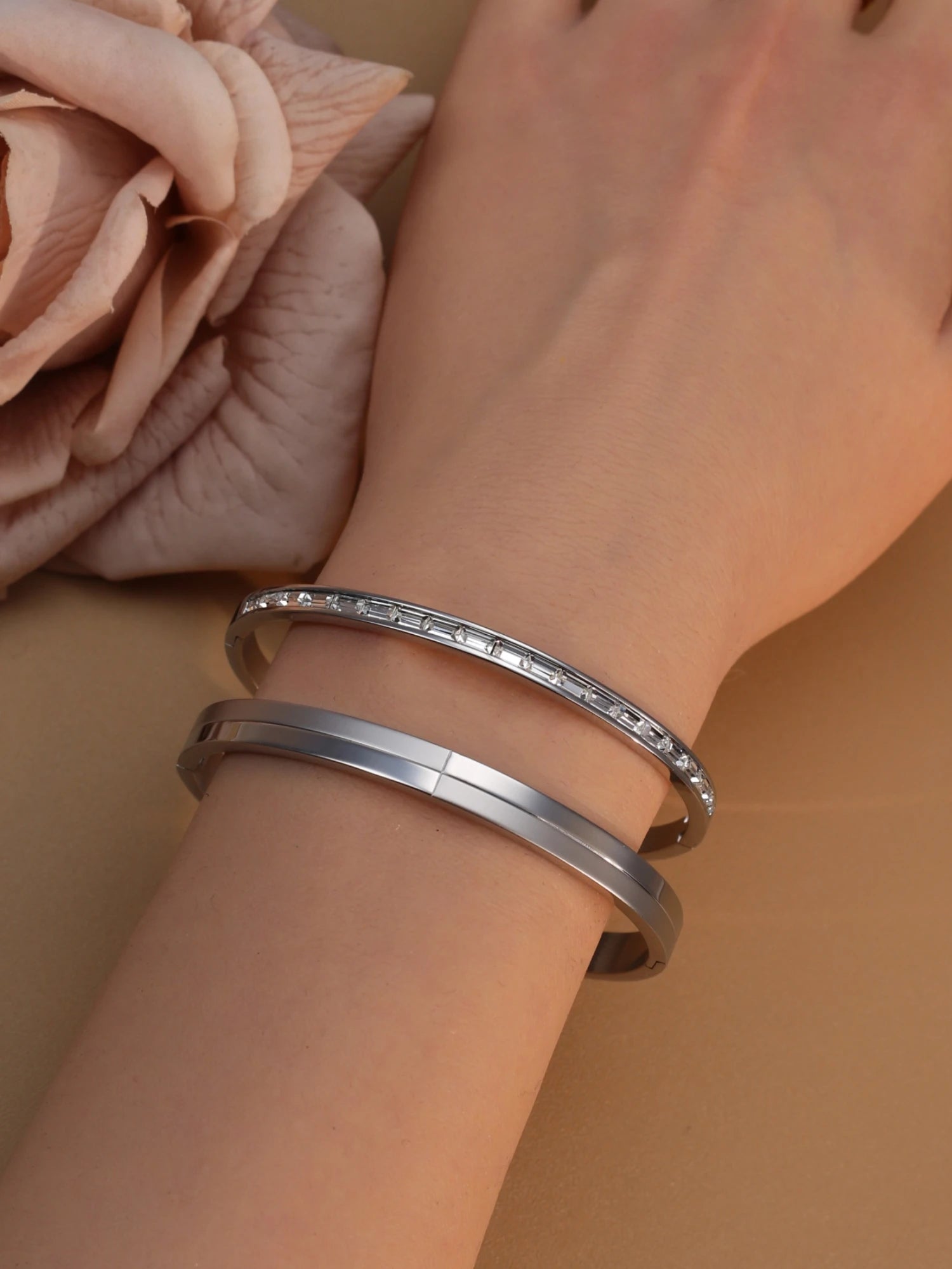 XB-182 Fashion Stainless Steel Plated 18 K Zircon Bracelet Women's Jewellery Party Gifts Wholesale Bangles.