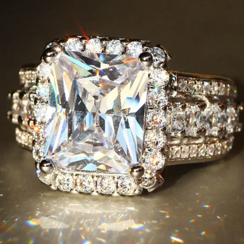 New Sparkling Quadrilateral Geometric Design Ring Light Luxury Personalized Fashion Style Engagement and Wedding Accessories