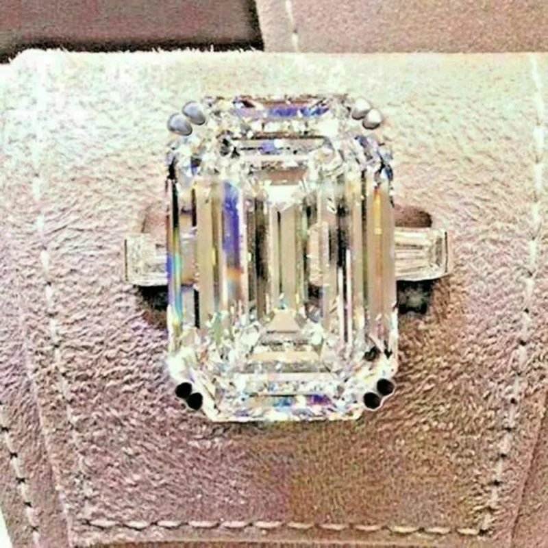 New Sparkling Quadrilateral Geometric Design Ring Light Luxury Personalized Fashion Style Engagement and Wedding Accessories