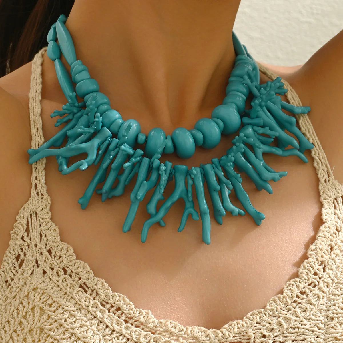 Fashion Women's Necklace Set - Versatile Multi-Layer Coral Design, Long Collarbone Chain + Geometric Pendant, 2-Piece Jewelry