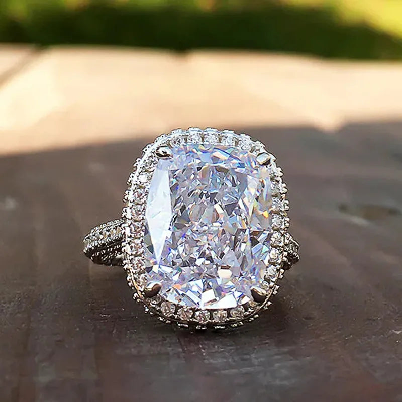 New Sparkling Quadrilateral Geometric Design Ring Light Luxury Personalized Fashion Style Engagement and Wedding Accessories