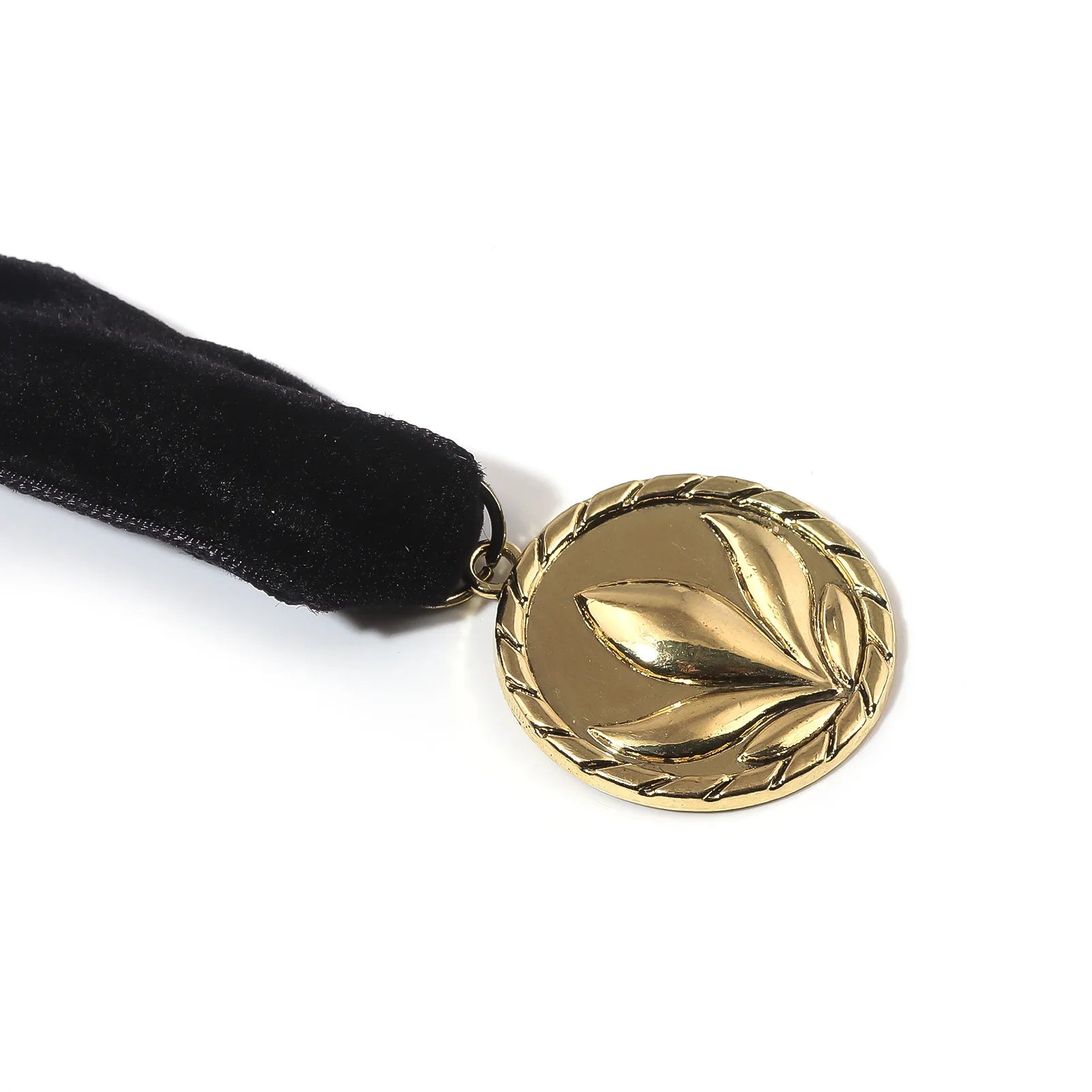 New Anime Necklace Fairy Tale Cosplay Girl Princess Necklace Black Velvet Fabric Metal Pendant Lucky Necklace Jewelry