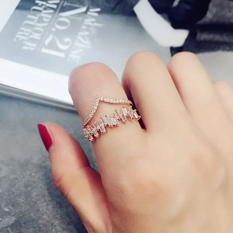 2025 New Fashion Women Ring Trend White Crystal Zircon Engagement Design Rings for Women Wedding Anniversary Jewelry