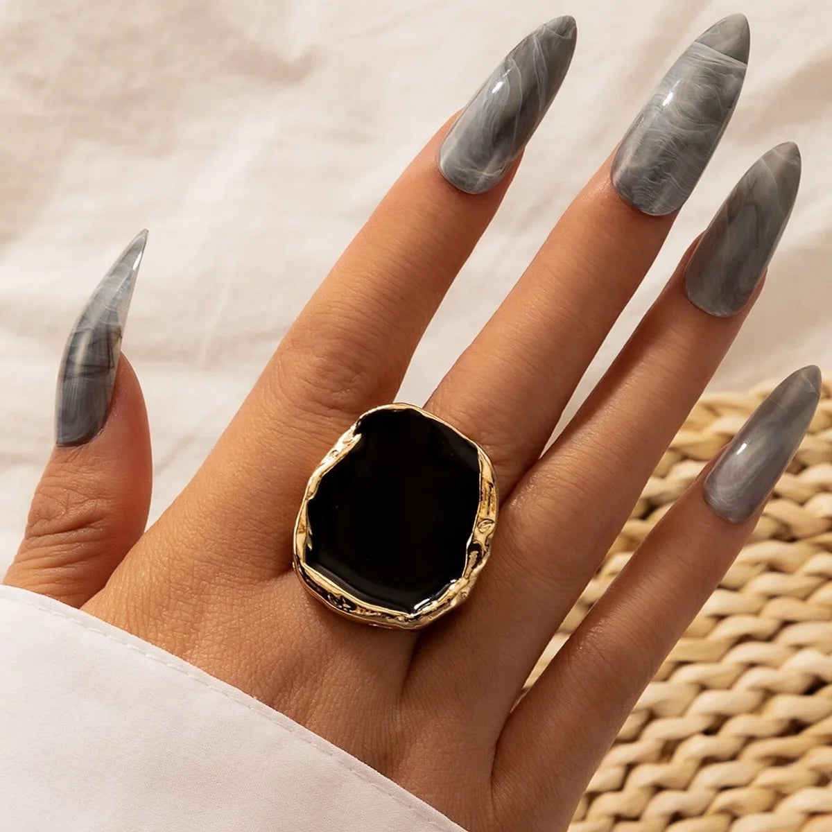 Simple And Stylish Bohemian Metal Large Black Stone Ring For Men And Women, Suitable For Glamorous And Fashionable Men And Women