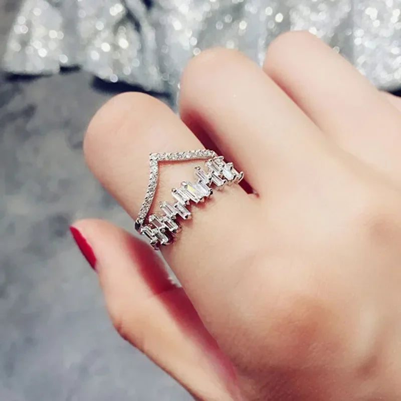 2025 New Fashion Women Ring Trend White Crystal Zircon Engagement Design Rings for Women Wedding Anniversary Jewelry