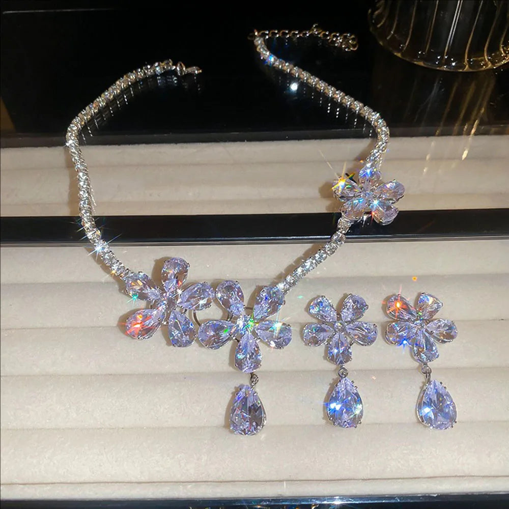 New Flowered Zircon Necklace Light Luxury And Fashionable Design Collarbone Chain Exudes Elegant And High-end Jewelry For Women