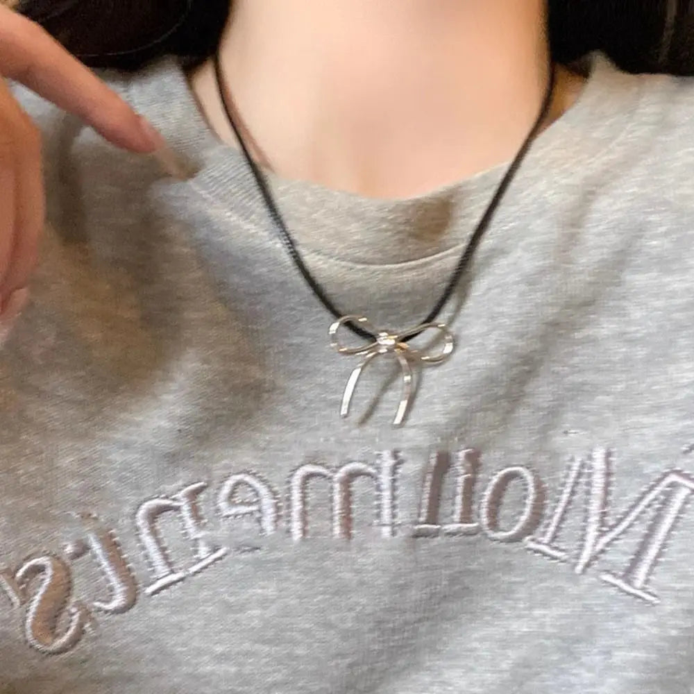 New Retro Bow Pendant Necklace Silver Color Fashion Snake Bone Chain Necklace Women Girl Simple Sweater Chain Fashion Jewelry