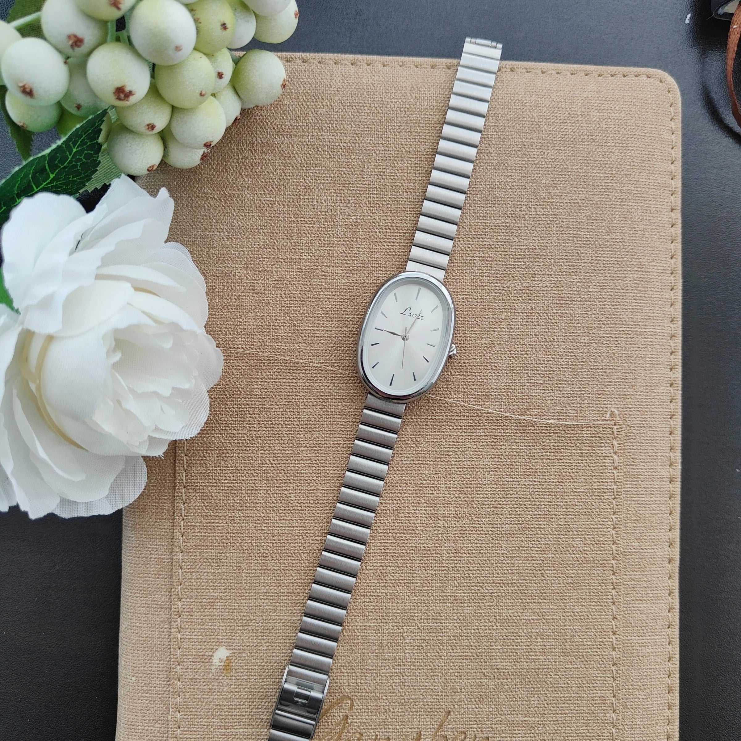 1 Piece of New Fashion Gold Bracelet Women's Watch Retro Luxury Fashion Simple Elegant Accessible Luxury Elegant Versatile Watch Women's Quartz Watch