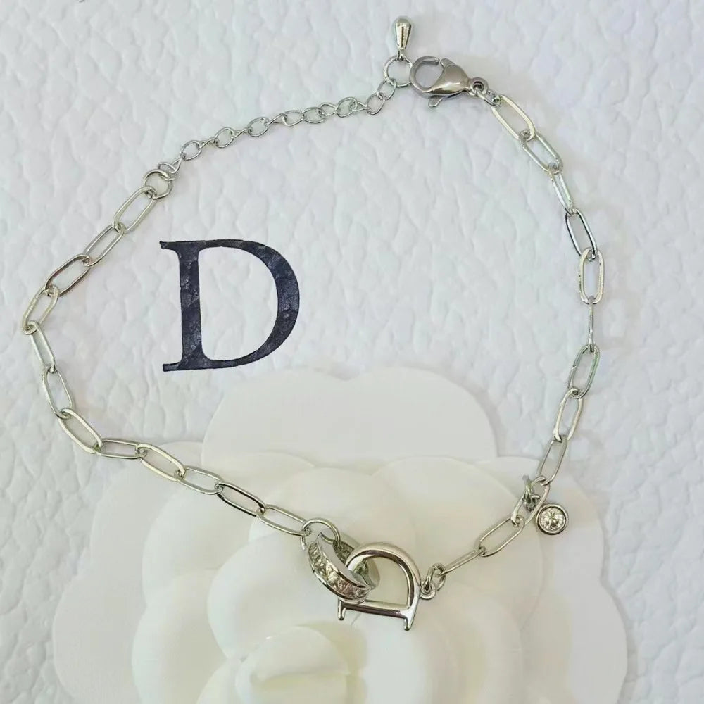 New fashionable women's bracelet, sparkling women's bracelet, suitable for daily wear by women, and a Christmas gift for women.