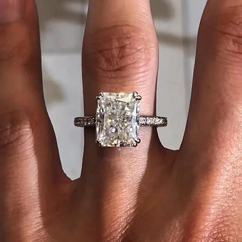 New Sparkling Quadrilateral Geometric Design Ring Light Luxury Personalized Fashion Style Engagement and Wedding Accessories