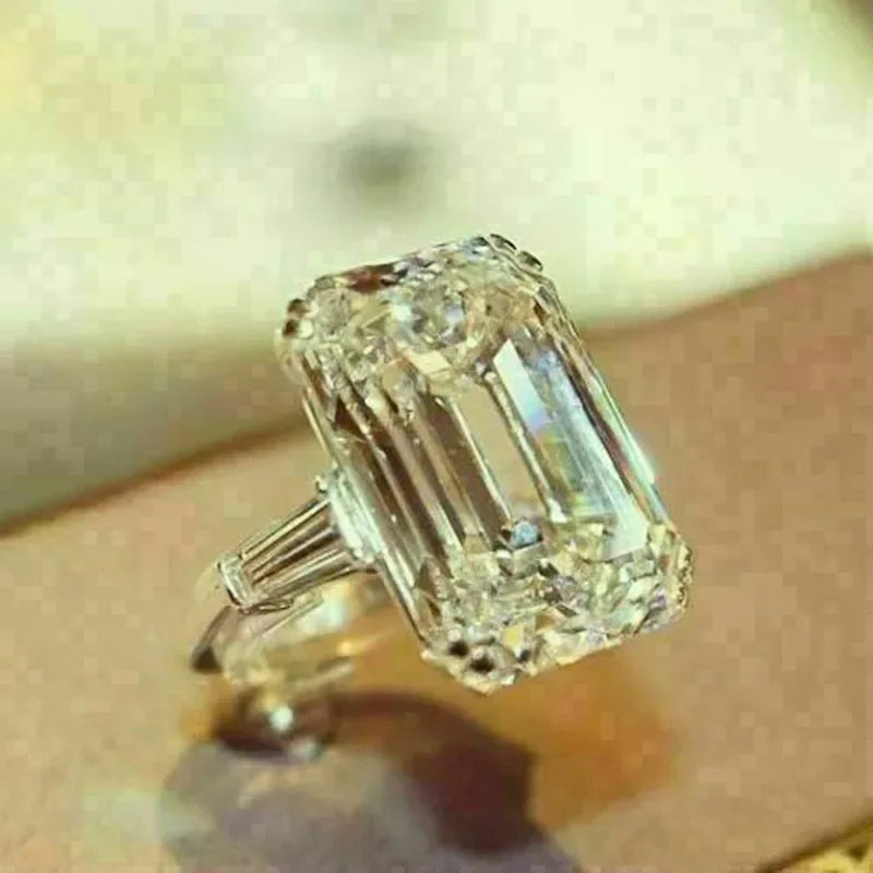 New Sparkling Quadrilateral Geometric Design Ring Light Luxury Personalized Fashion Style Engagement and Wedding Accessories