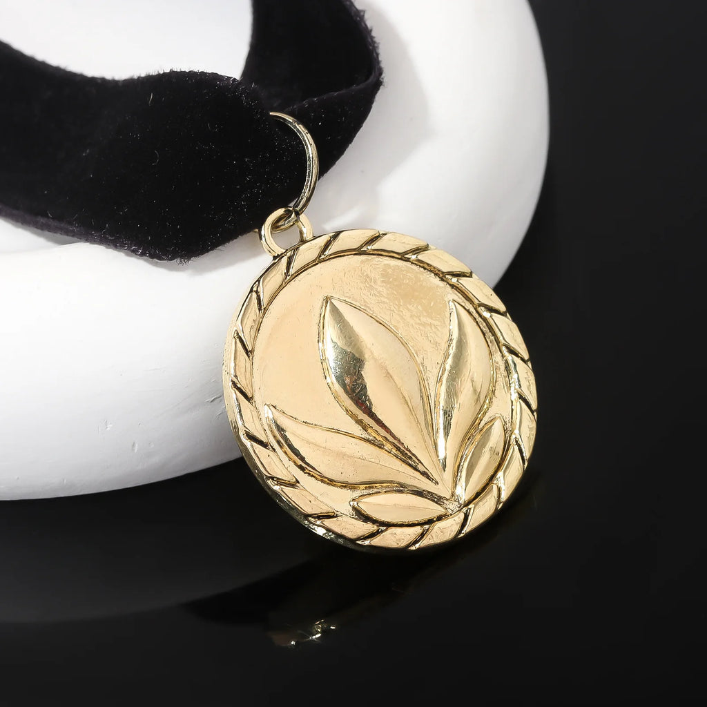 New Anime Necklace Fairy Tale Cosplay Girl Princess Necklace Black Velvet Fabric Metal Pendant Lucky Necklace Jewelry