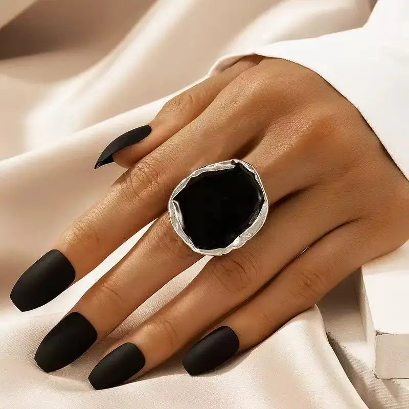 Simple And Stylish Bohemian Metal Large Black Stone Ring For Men And Women, Suitable For Glamorous And Fashionable Men And Women