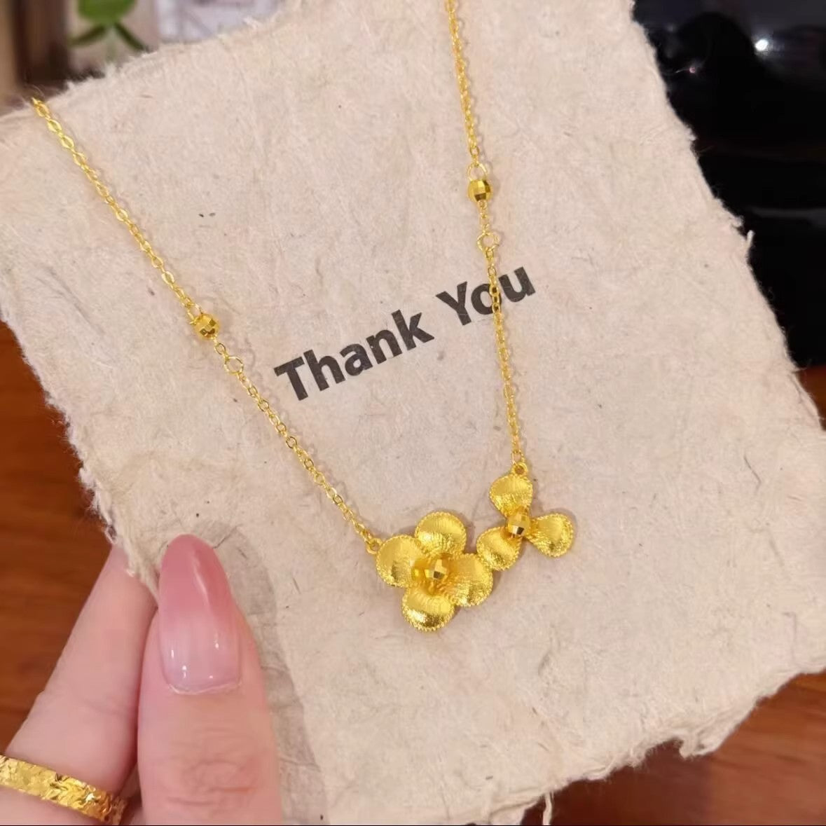 Bright Flower Pattern Women's Light Luxury Fashion All-match High-grade Flower Necklace