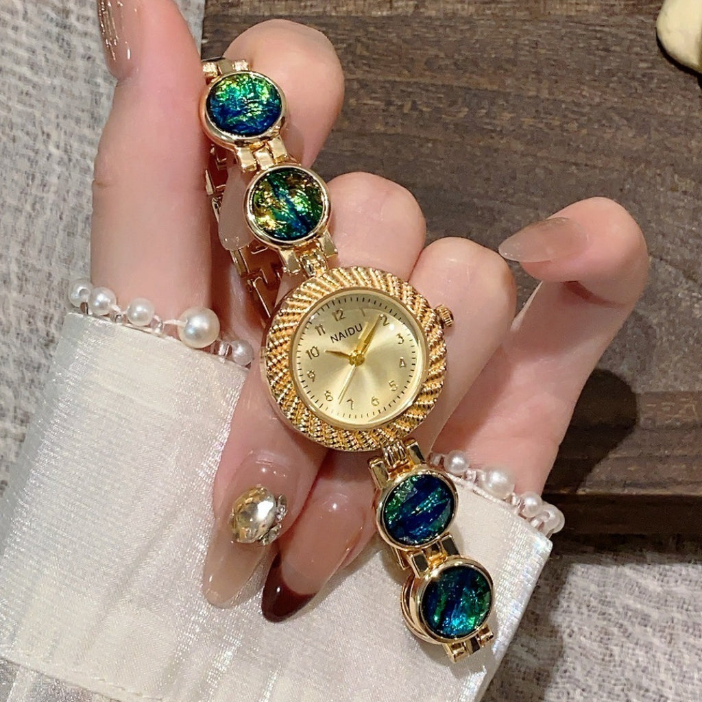 Women's Quartz Watch With Elegant Design