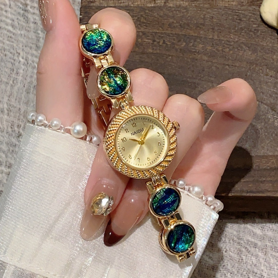 Women's Quartz Watch With Elegant Design