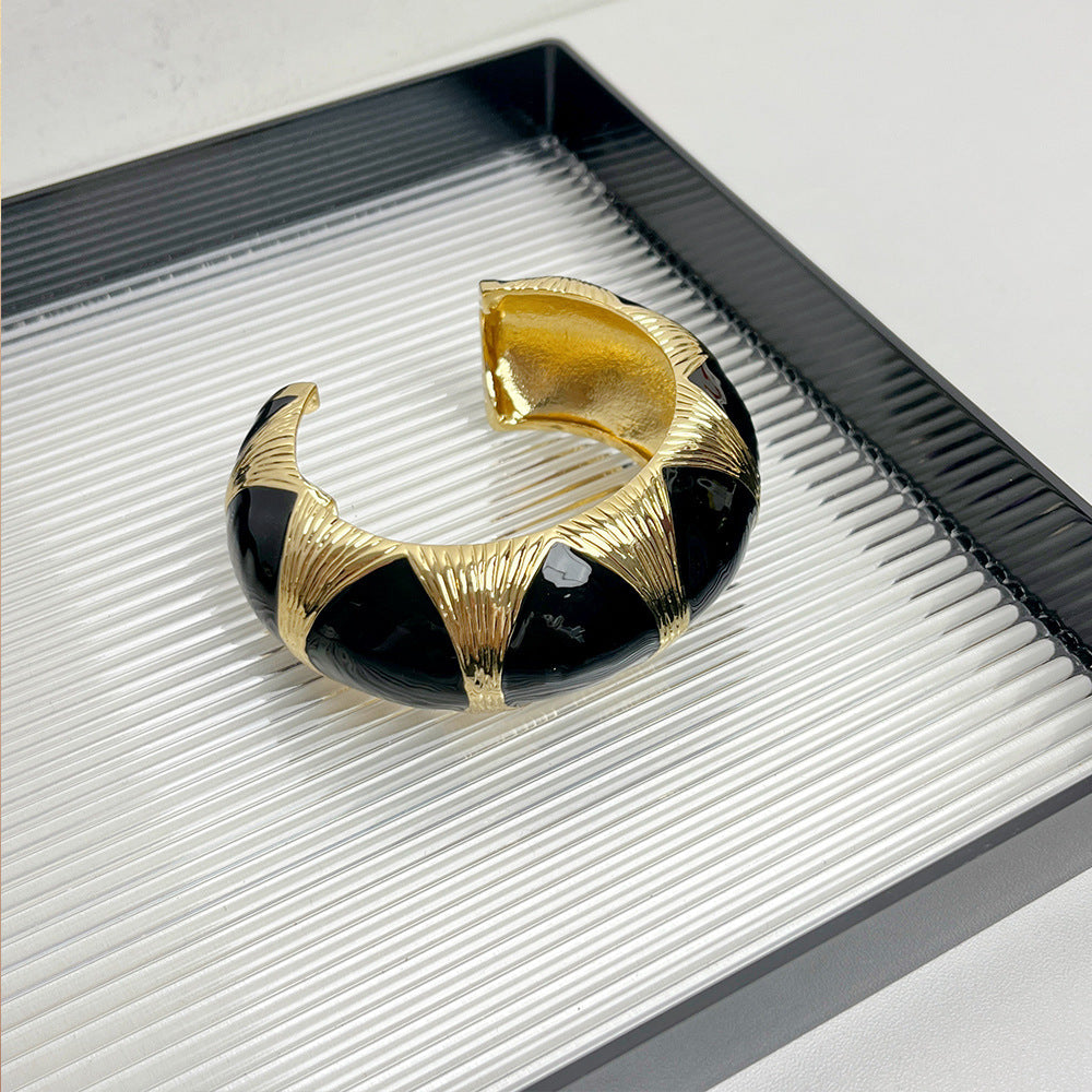 French Retro Oval Black Gold Enamel Drop Oil Bracelet Niche High Sense