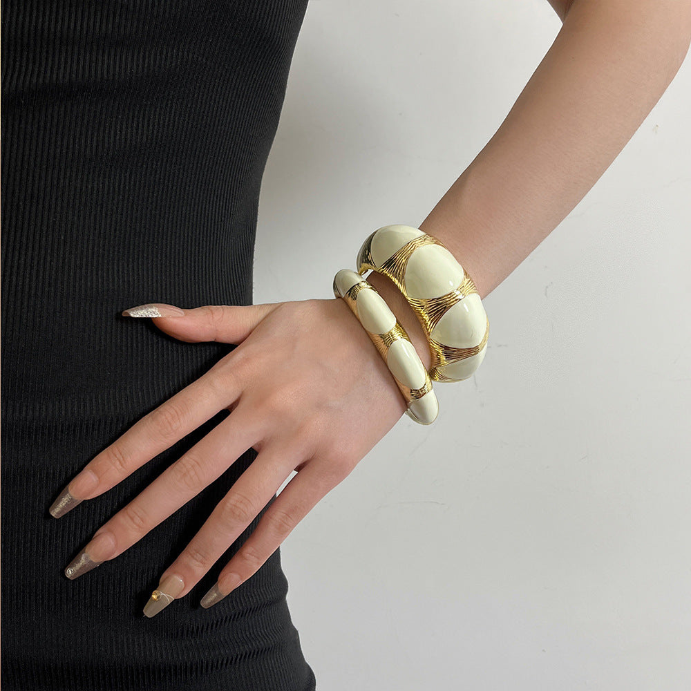 French Retro Oval Black Gold Enamel Drop Oil Bracelet Niche High Sense