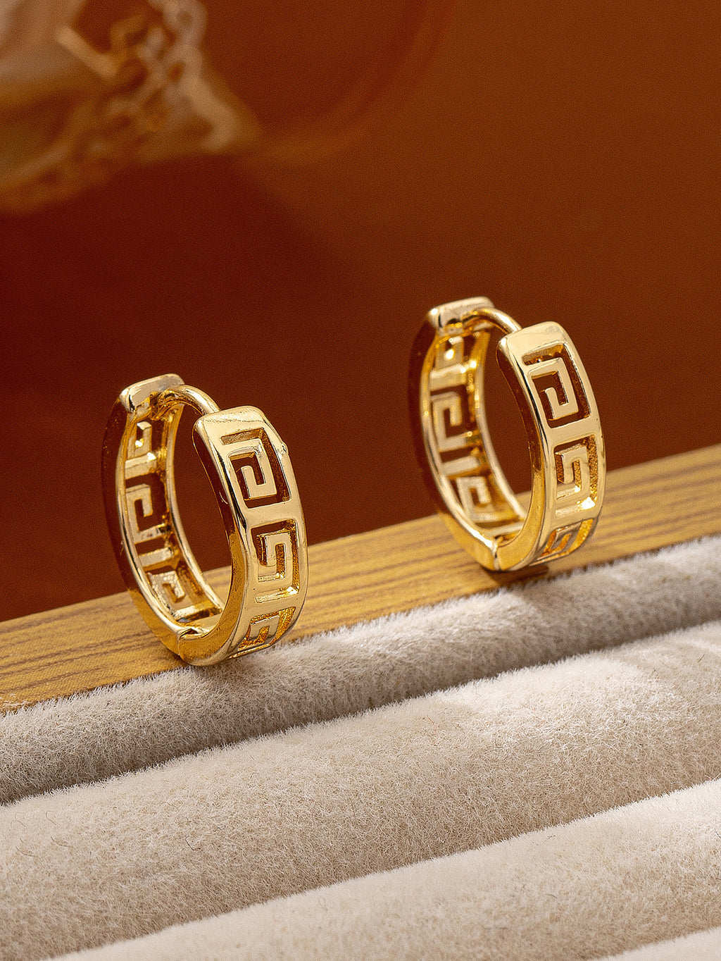 Retro Ethnic Style Earrings Women's Electroplated Gold Tibetan Silver Great Wall Pattern