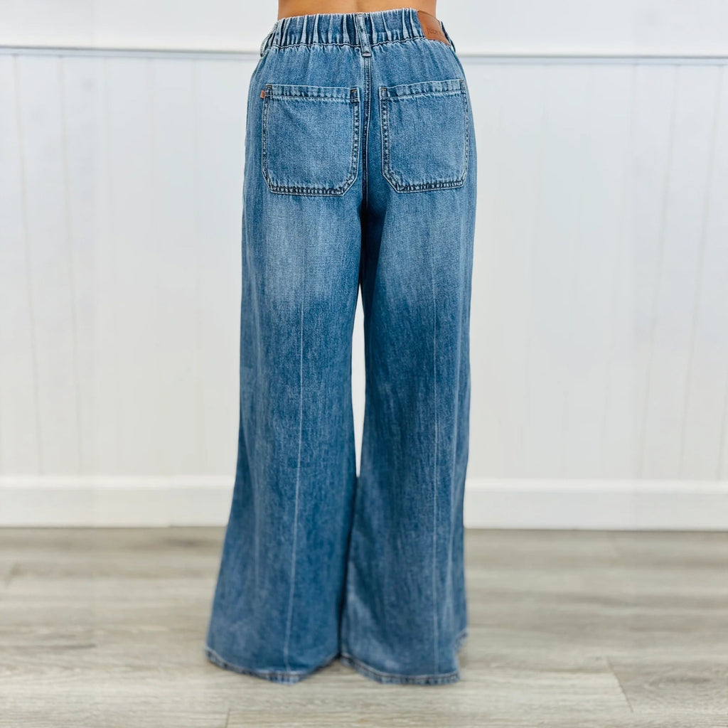 Retro High-waisted Slightly Flared Jeans With A Stretchy Waistband