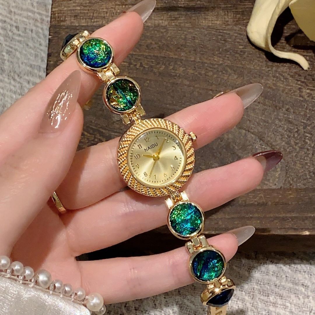 Women's Quartz Watch With Elegant Design