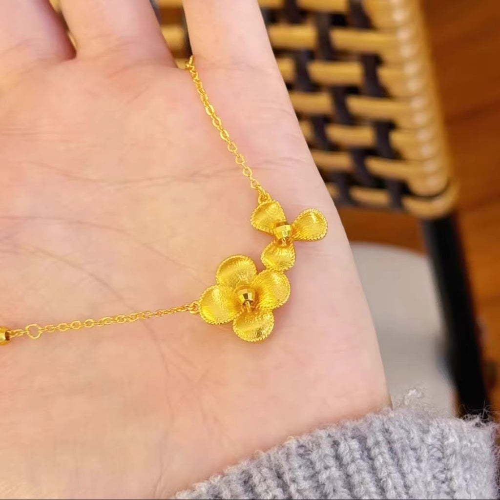 Bright Flower Pattern Women's Light Luxury Fashion All-match High-grade Flower Necklace