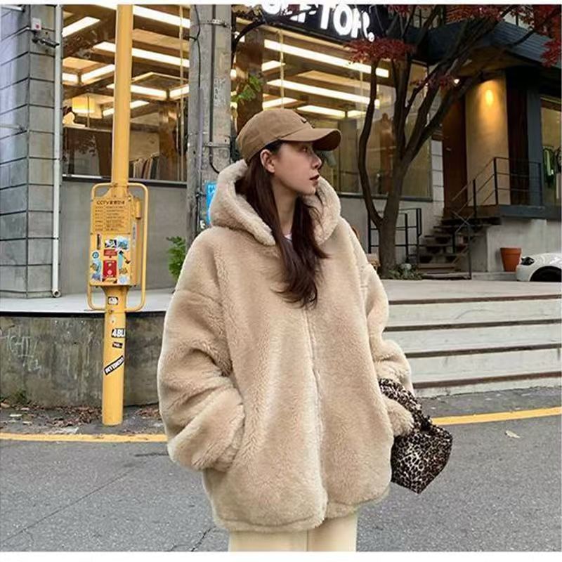 Womens Faux Lambswool Fur Coat Loose-fitting Thickened Hooded Short Fur Jacket In A Soft Feminine Style