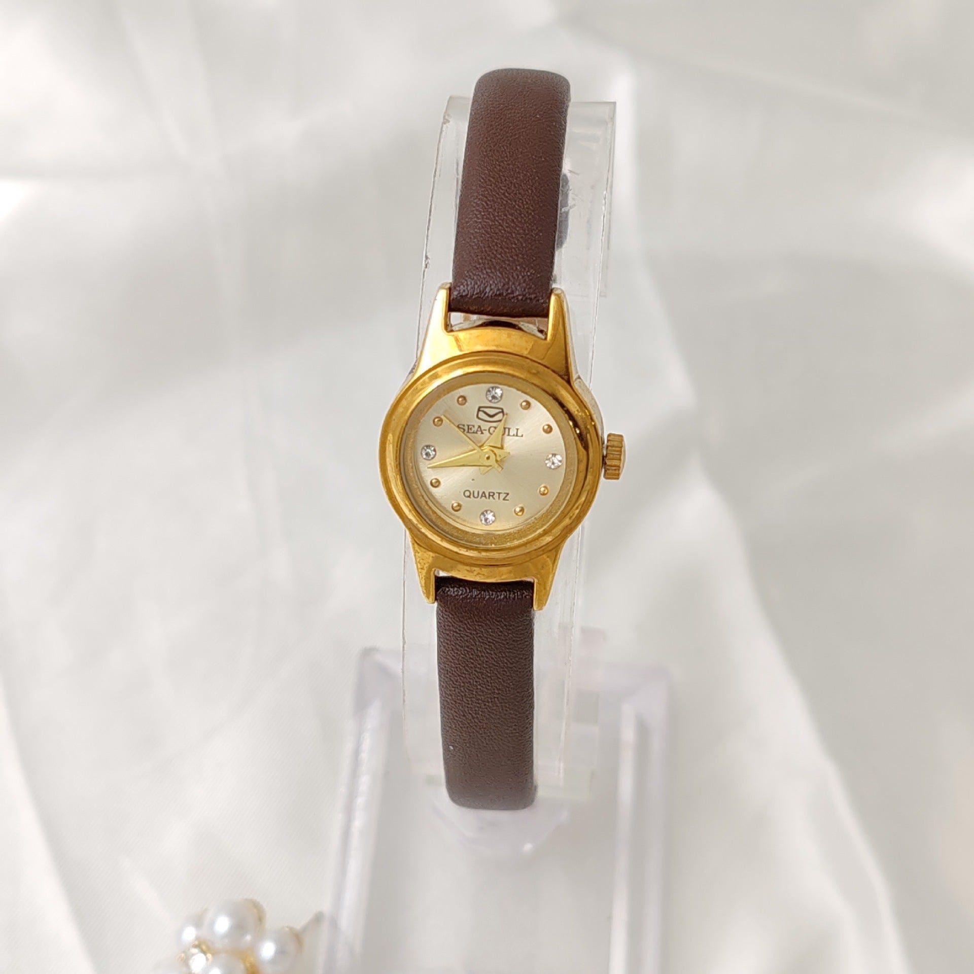 French Entry Lux Delicate Lady Diamond Small Golden Watch