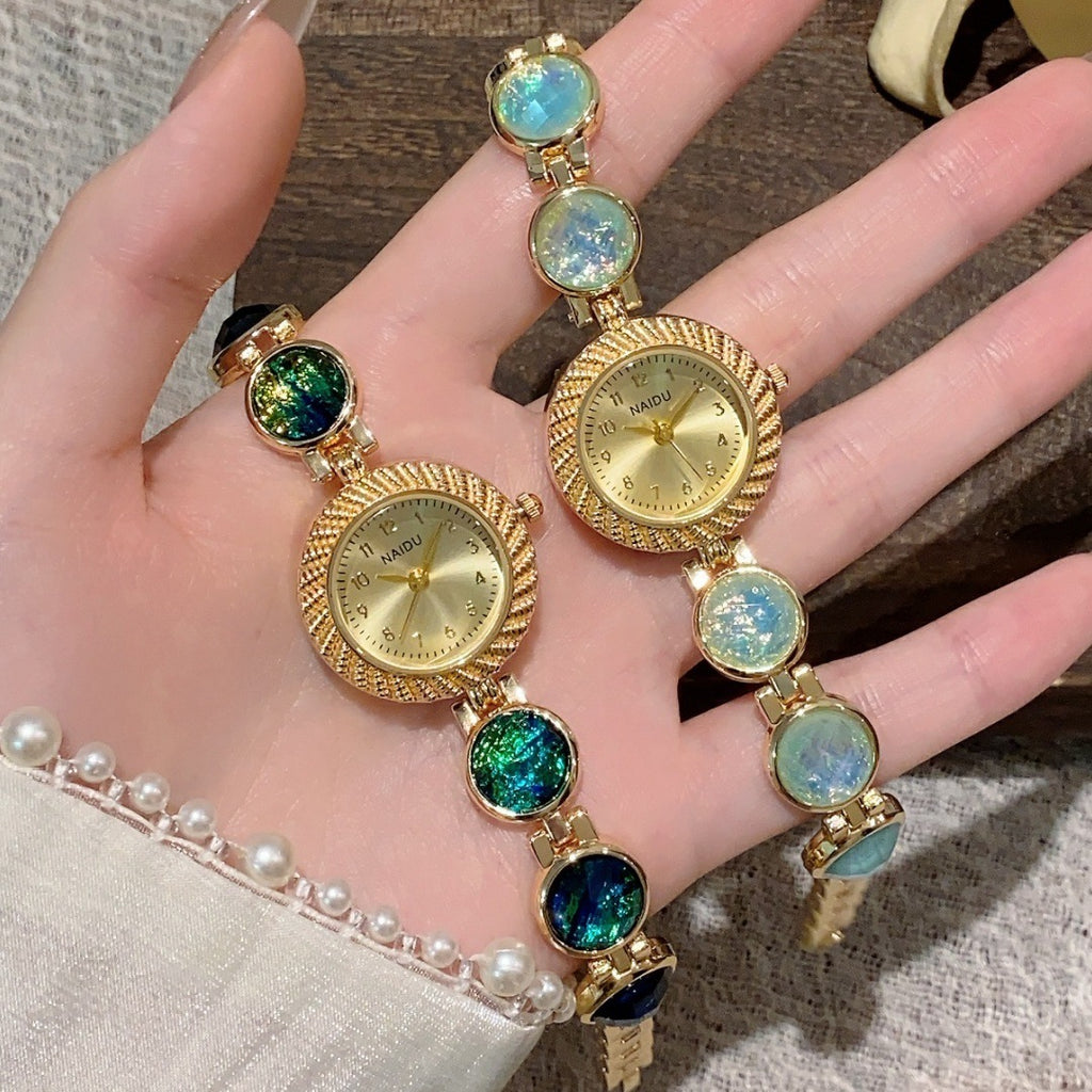 Women's Quartz Watch With Elegant Design