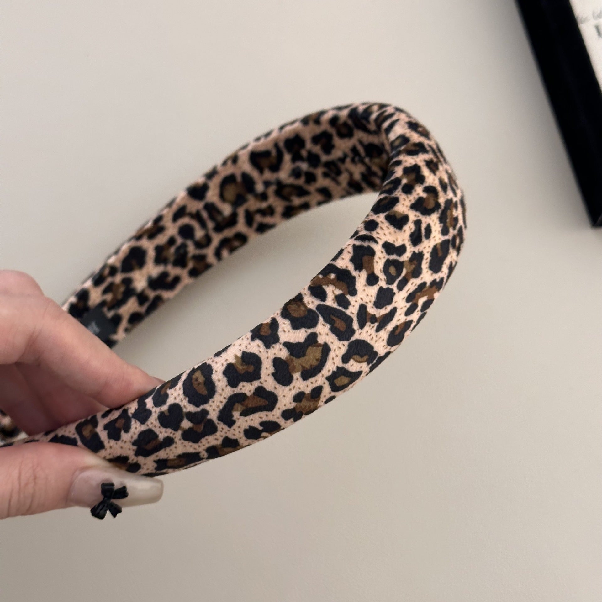 Fashionable All-matching Vintage Leopard Print Velvet Sponge Headband