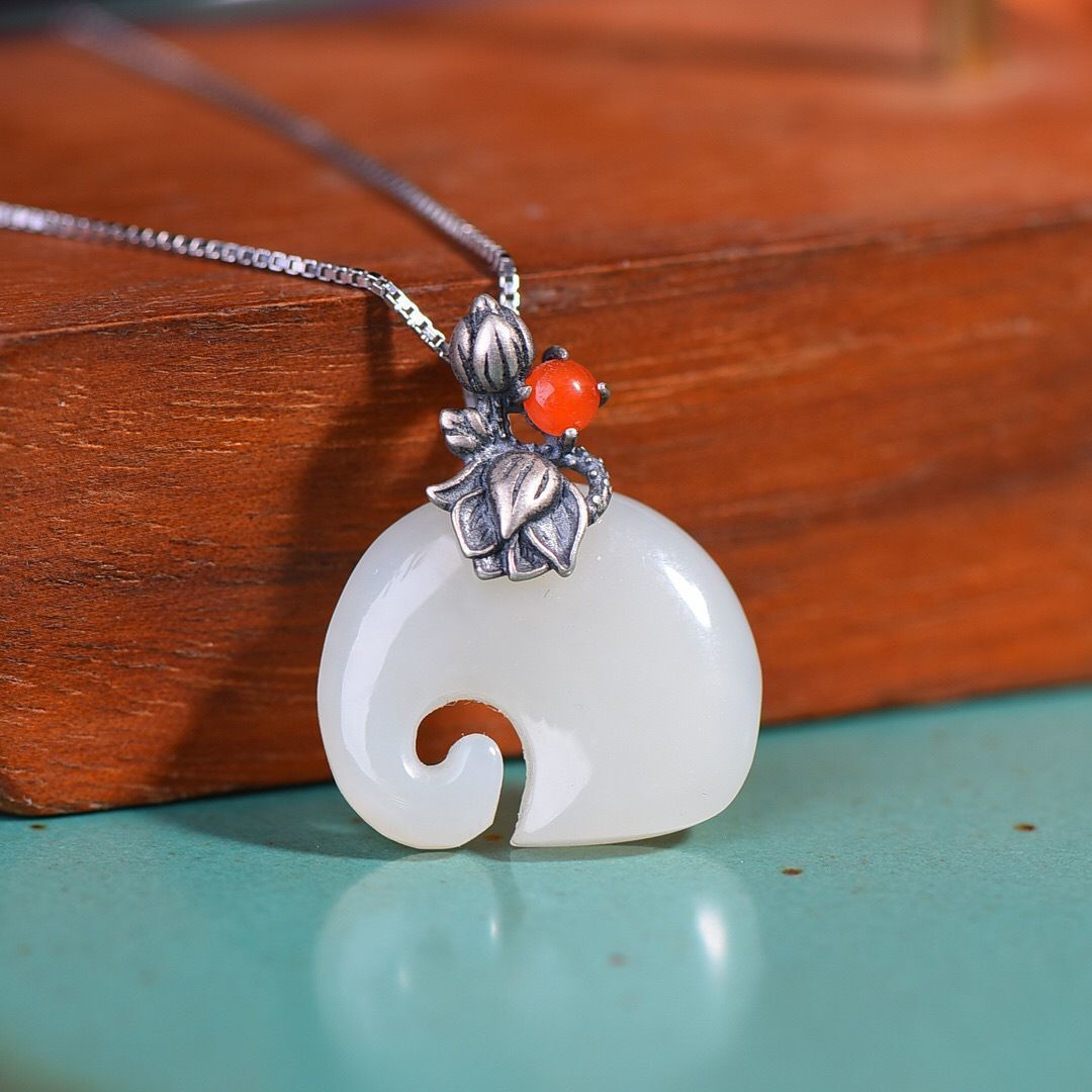 Women's Retro Personality Elephant Ruyi Pendant