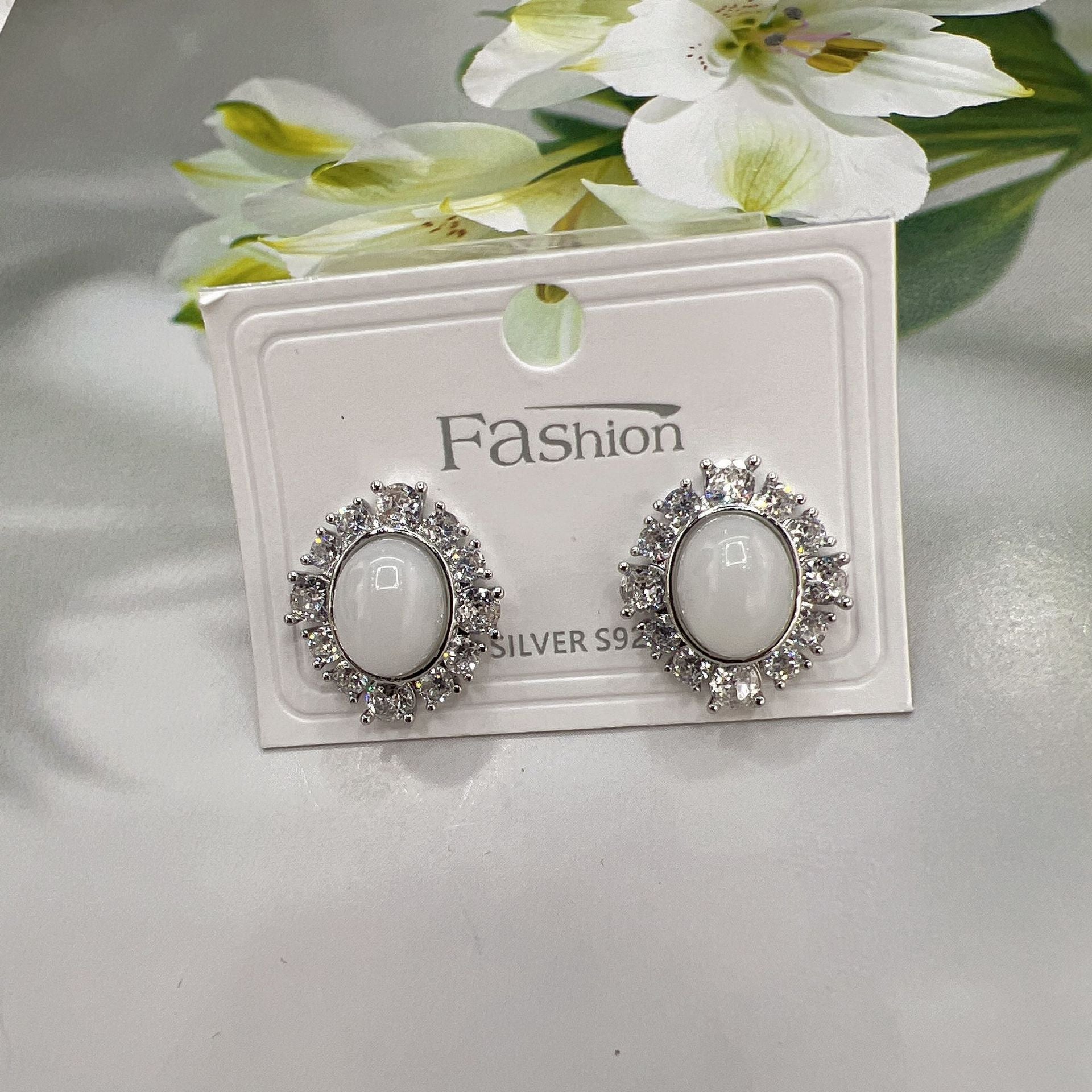 Trendy Fashion Commuter High-grade Affordable Luxury Style French Glass Cat Eye Earrings