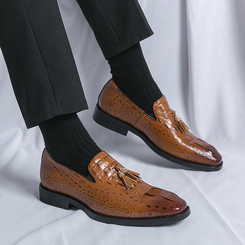Mens Korean-style Crocodile-pattern Embossed Tassel Leather Shoes