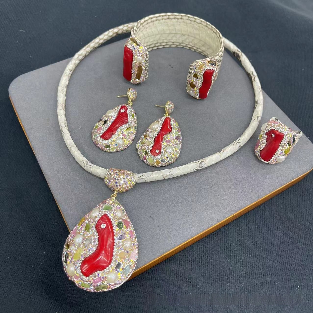 New Genuine Leather Snakeskin Sea Bamboo Inlaid Pearl Autumn And Winter Four-piece Jewelry Set